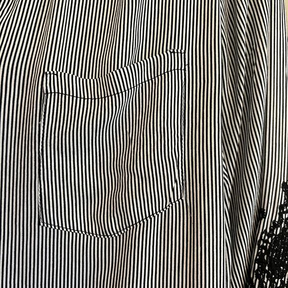 Vera Wang Black White Striped Blouse Floral Embroidered Sleeves Women's S EUC - Picture 4 of 5